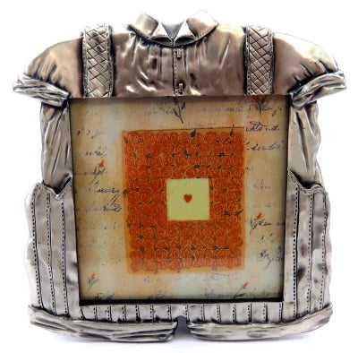 Picture frame with images of things that resemble summer and outdoors for example flowers, the sun, a bike, etc. pf91